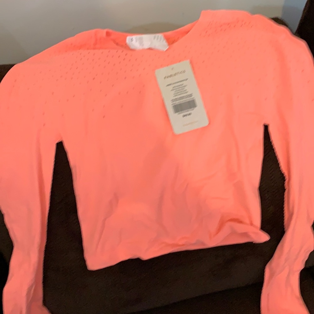 Never worn Fabletics workout shirt. Size M